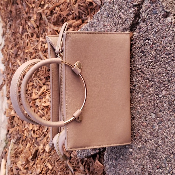 NWOT Crossbody purse with attachable strap - Picture 8 of 9